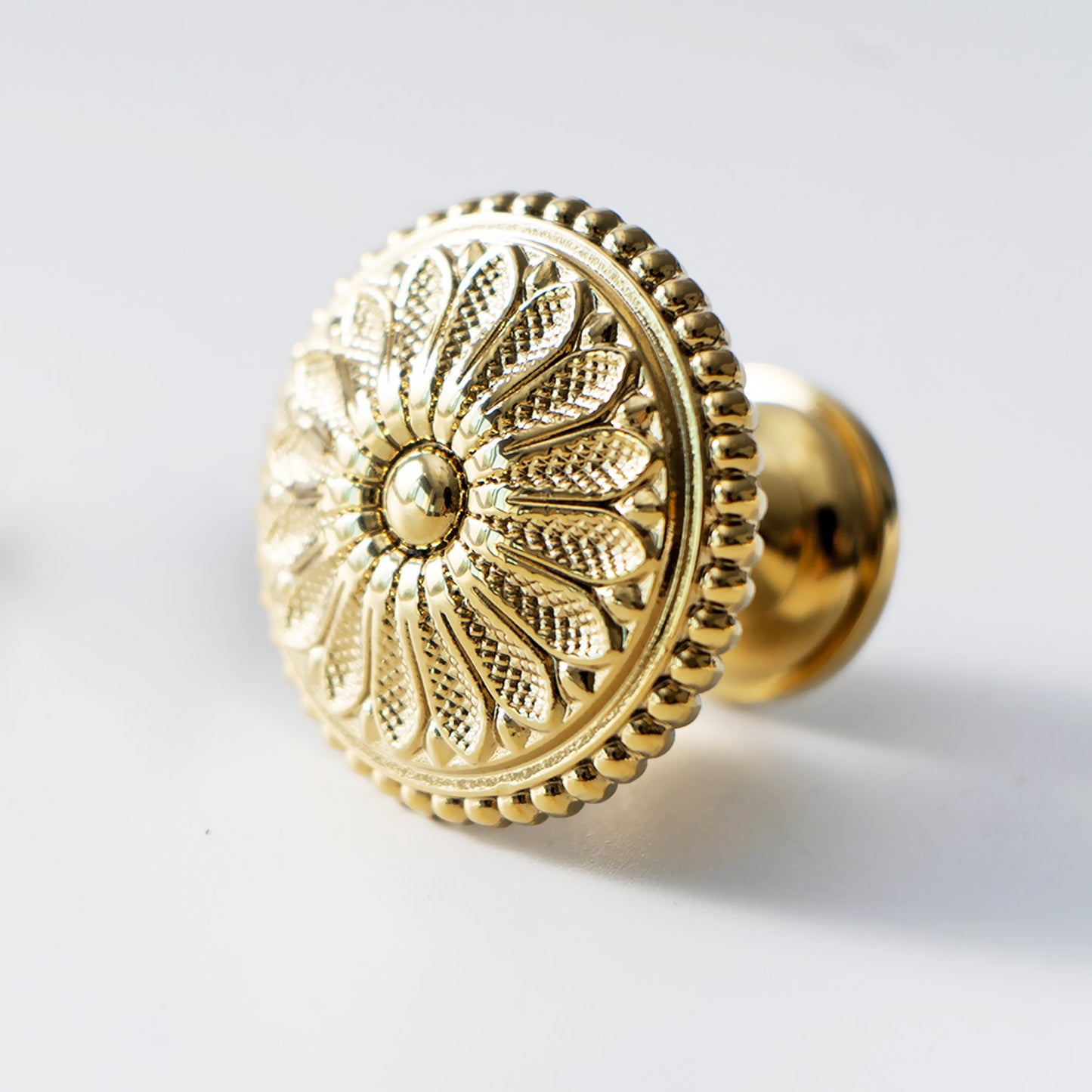 Victoria Style Dresser Knobs | JHSS